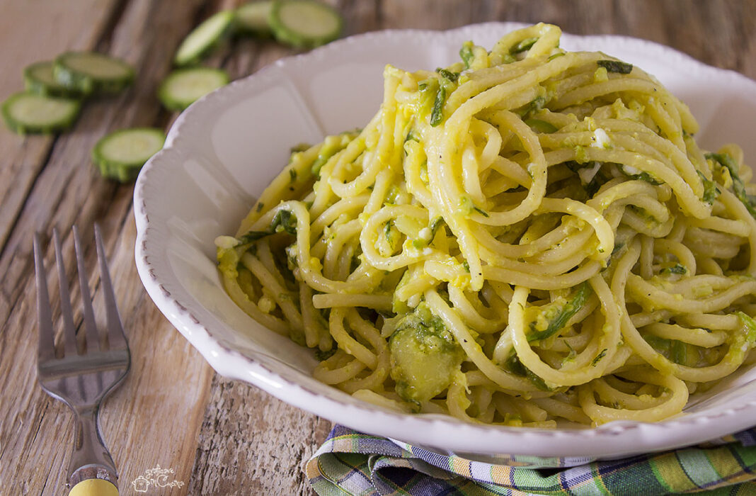 Ricetta pasta e zucchine: ingredienti, preparazione e ...